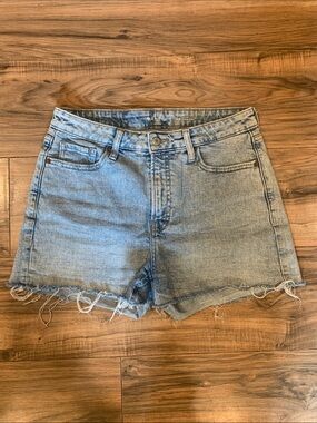 Women's Old Navy High Rise O.G. Straight Light Wash Denim Cutoff Kallie Shorts